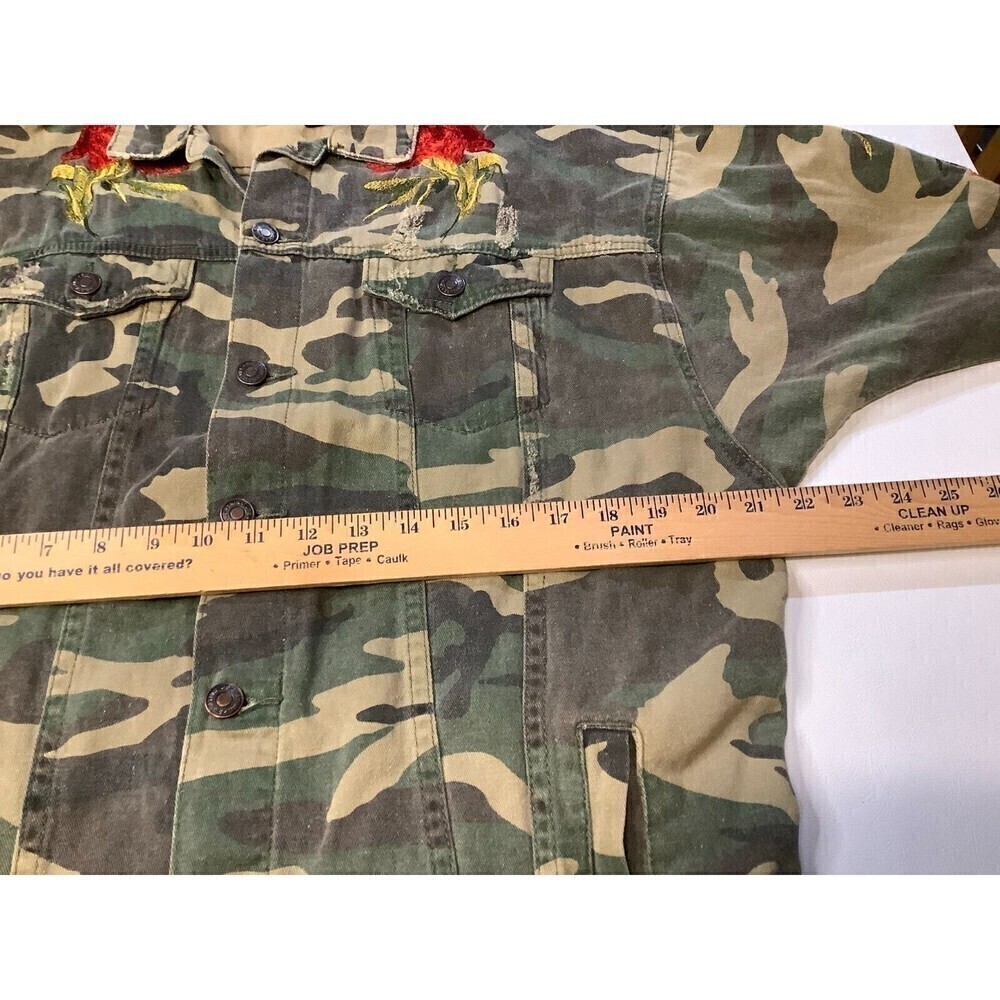 Signature Eight Shacket Shirt Jacket Camo Embroidered Floral Distressed Size S/M - Picture 9 of 10
